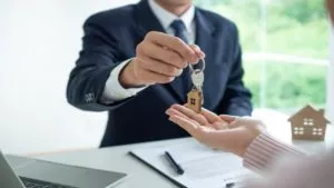 Read more about the article Emlakçılık Belgesi Nereden Alınır? Sertifikası Nasıl Alınır?