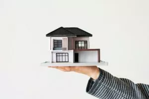 Read more about the article Uzaktan Eğitim Emlak Danışmanlığı Avantajları